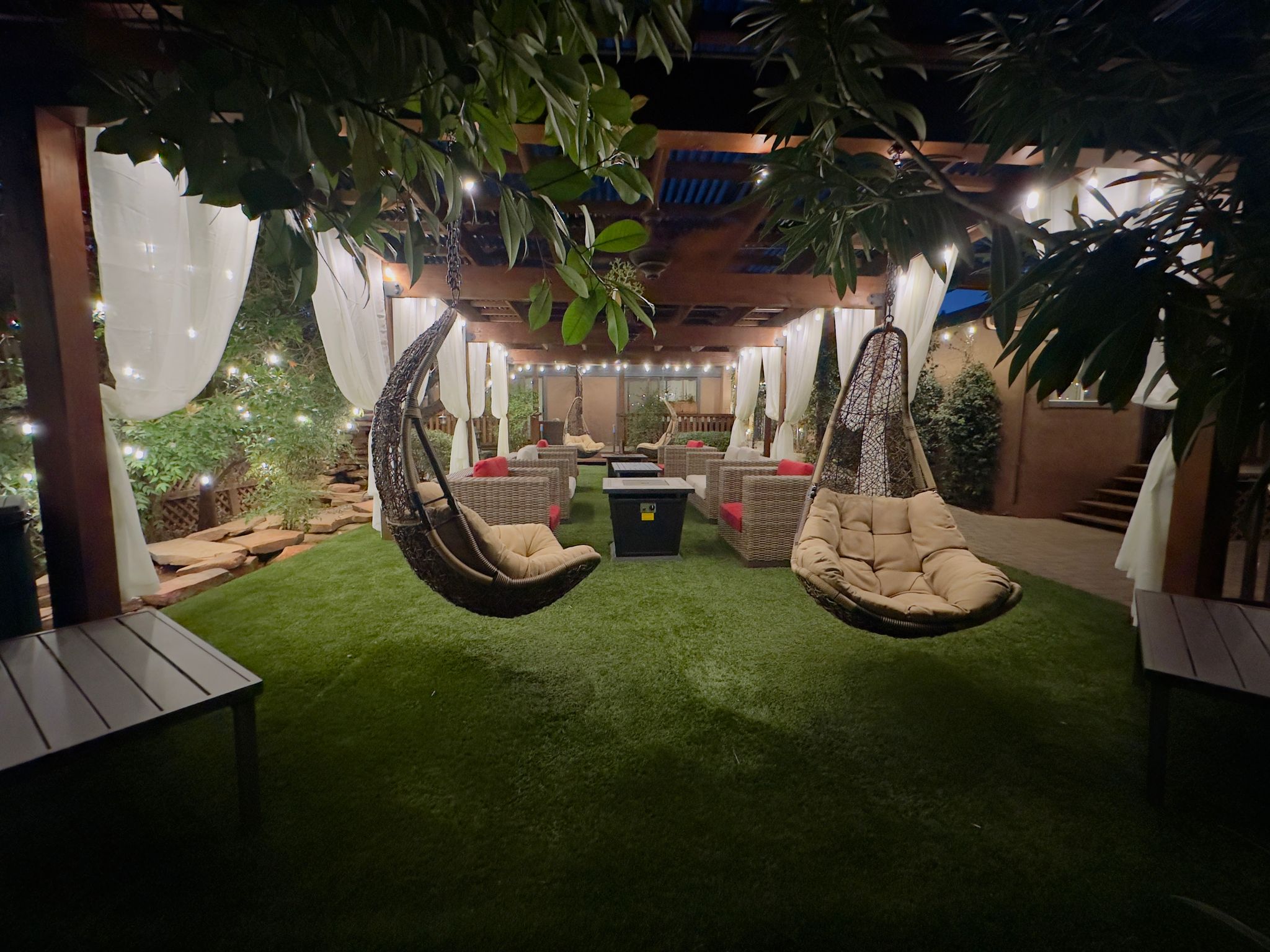Cosy: An intimate outdoor nook